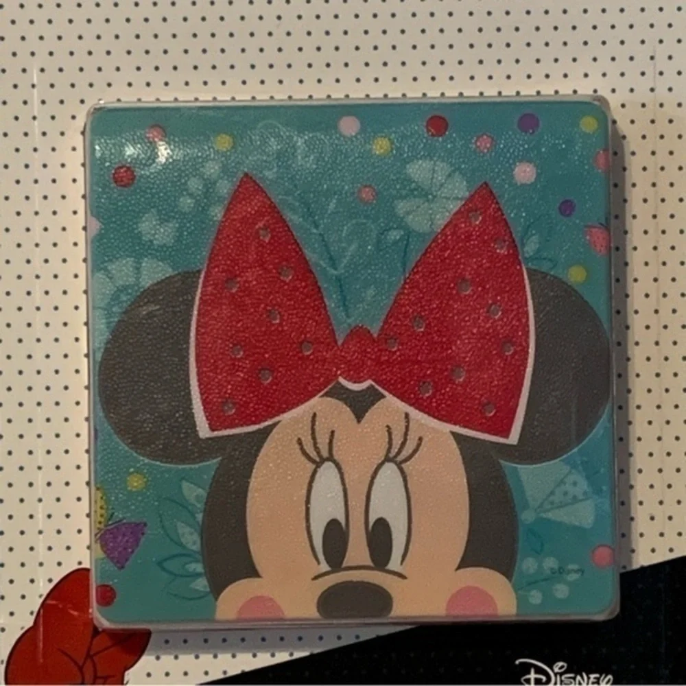 NIP. DISNEY Minnie Mouss 5PK Tub Treads